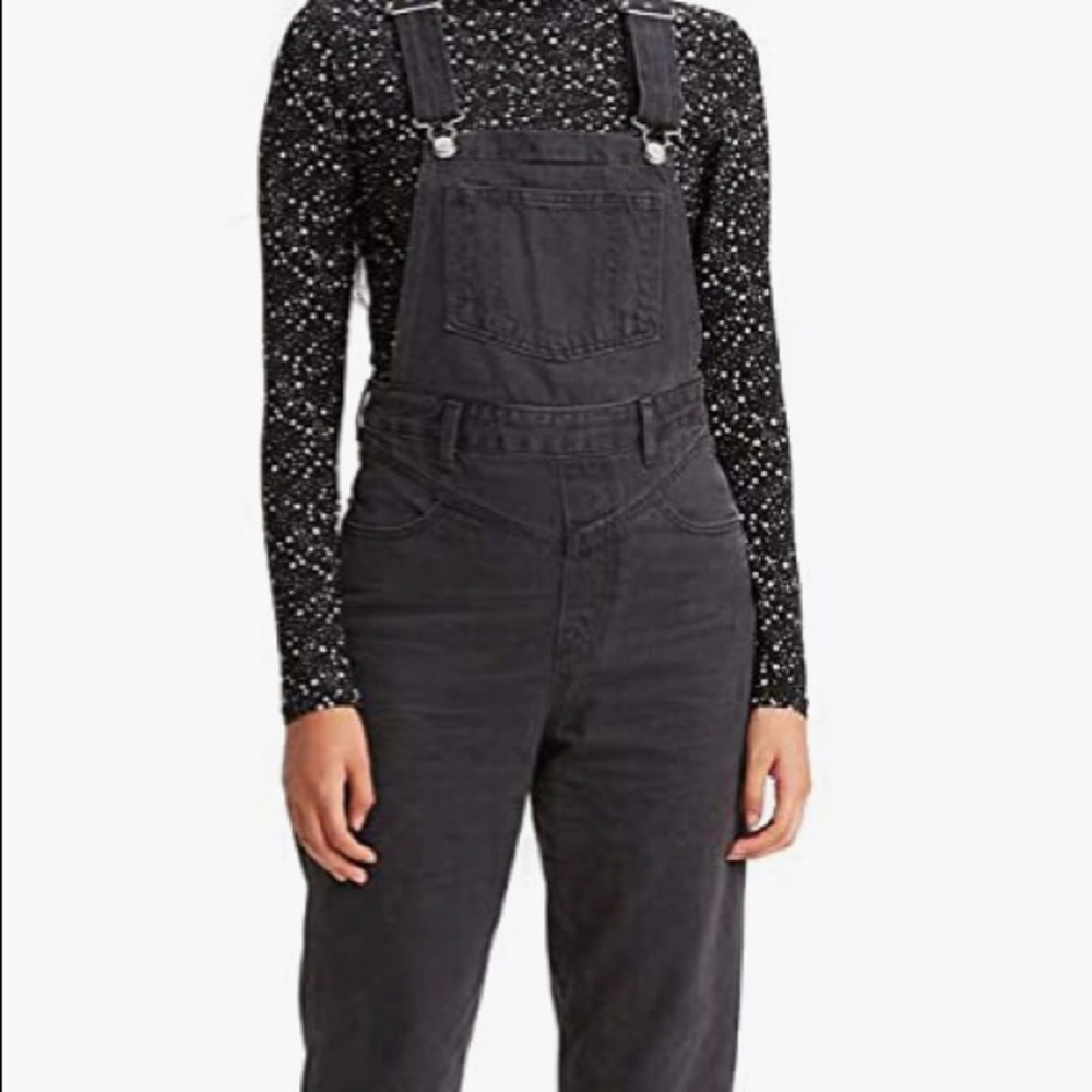 NWOT Levi’s slim fit overalls